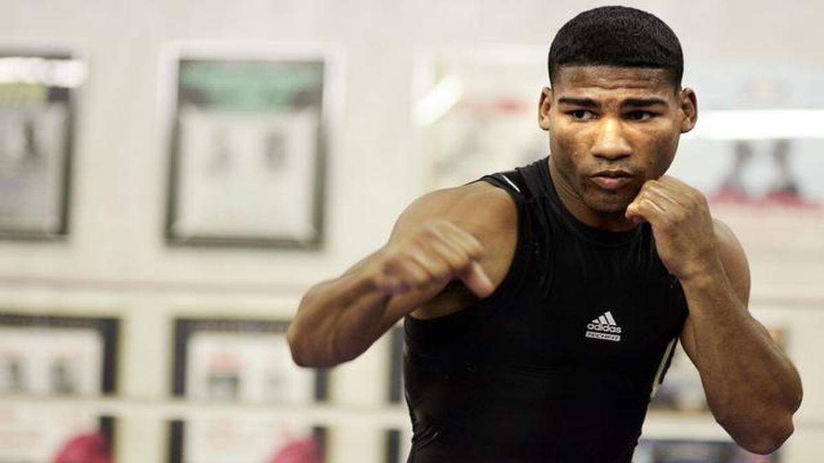 
Yuriorkis Gamboa peleará con el venezolano Jorge Linares aunque aún falta por definir la sede, la bolsa, la fecha y otros detalles del combate.


