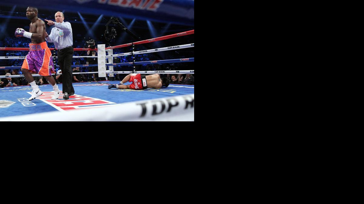 
Guillermo Rigondeaux (izq.) cuando puso KO a Sod Looknongyantoy, el 19 de julio del 2014 en China.
