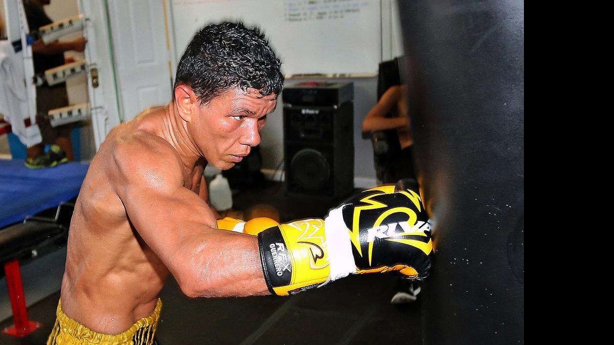 
EL DOMINICANO Juan Carlos Payano trabaja con el saco en un entrenamiento del 10 de julio.
