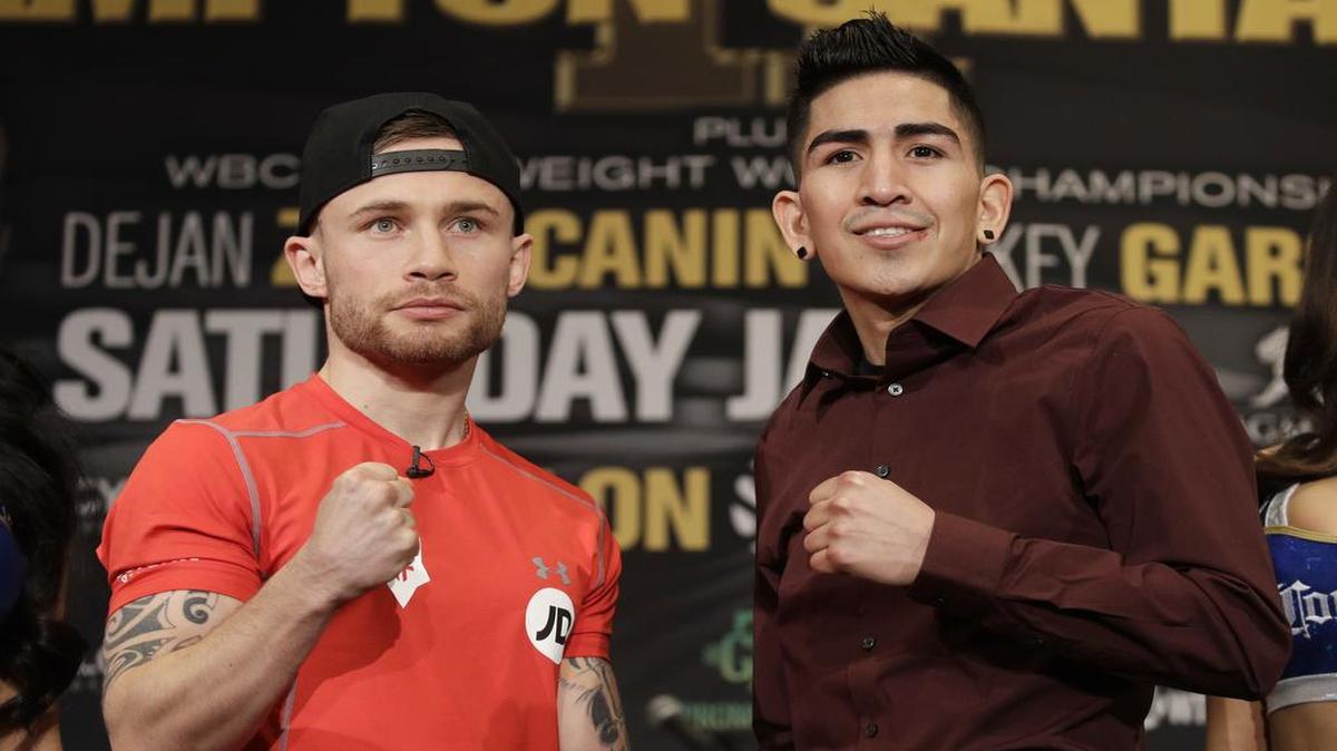 El mexicano Leo Santa Cruz (der.) se reportó listo para su revancha de este sábado ante el irlandés Carl Frampton, en la conferencia de prensa celebrada el 26 de enero del 2016, en Las Vegas.