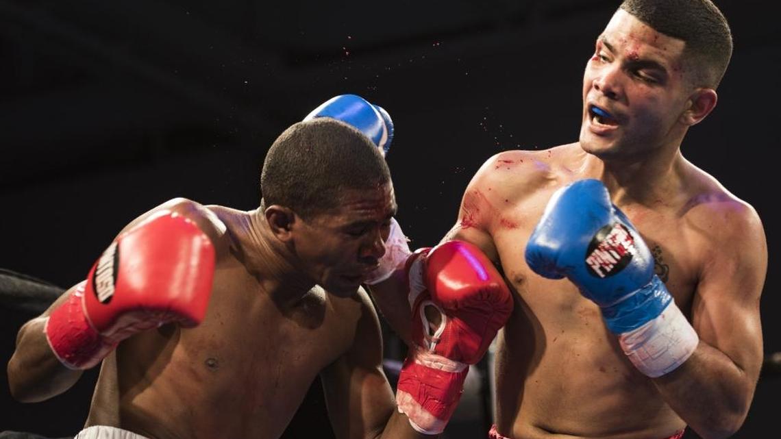 NESLAN MACHADO conecta con una derecha en su pelea contra el boxeador colombiano Deivi Julio en La Scala Brickell en Junio 10, 2017.
