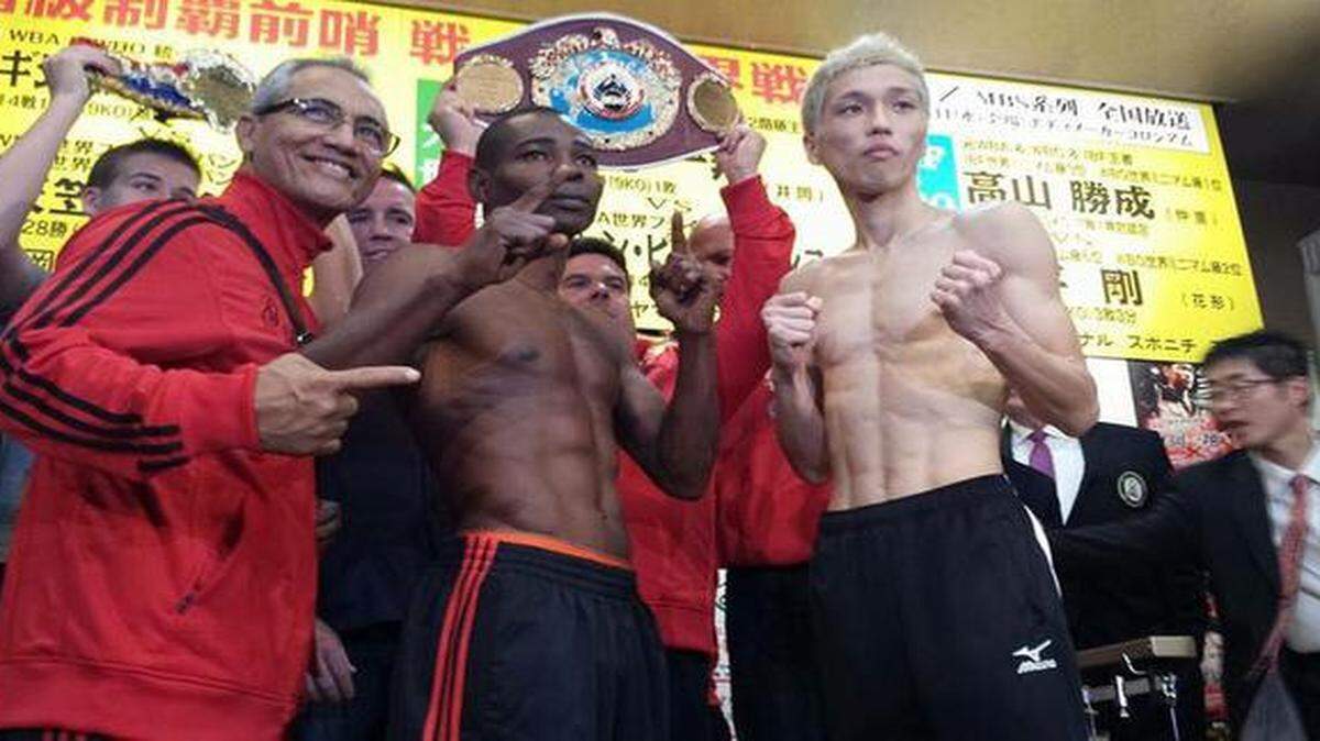 <cutline_leadin>Guillermo Rigondeaux </cutline_leadin>(centro) y el japonés Hisashi Amagasa en la ceremonia de pesaje el martes en Osaka. El combate será hoy en horas de la mañana.