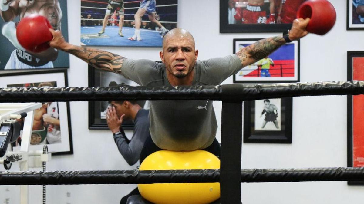 El boricua Miguel Cotto realiza una intensa sesión de trabajo en el gimnasio con miras a su pelea con el japonés Yoshihiro Kamegai, el próximo 26 de agosto, en Carson, California.