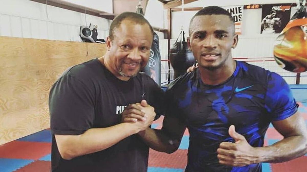 ERISLANDY LARA con su entrenador Ronnie Shields, quien ha estado a su lado desde hace mucho tiempo.