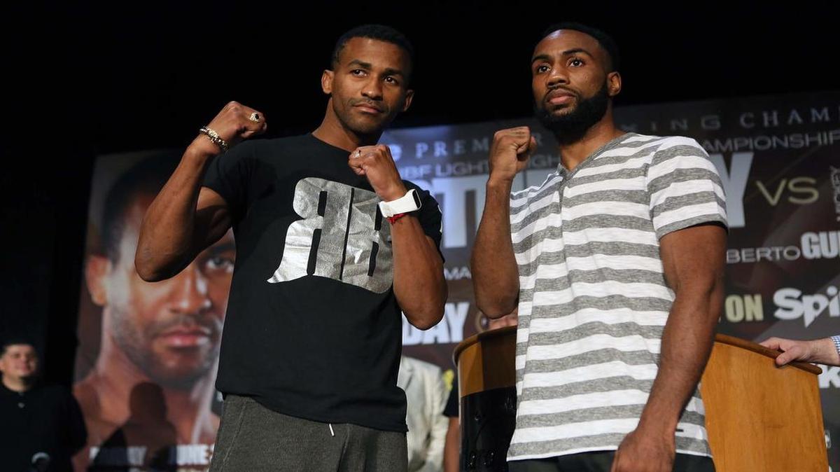 Rancés Barthelemy (izq.) y Mickey Bey posan durante la conferencia de prensa celebrada este miércoles en el Seminole Hard Rock Hotel & Casino, Hollywood, Florida.
