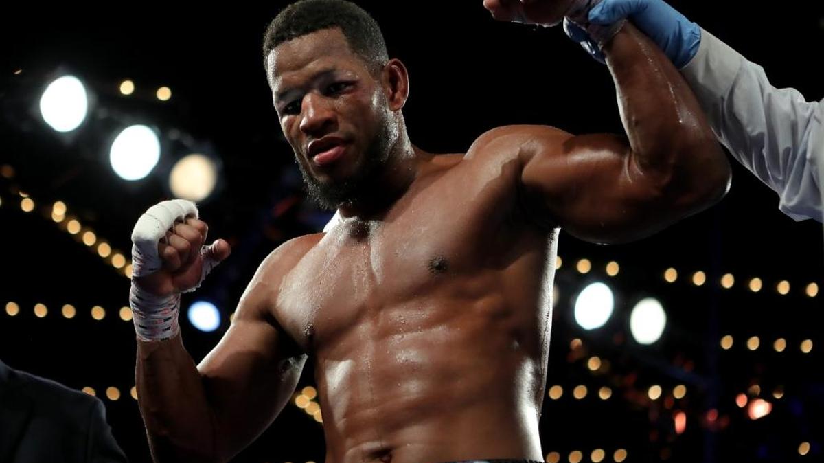 SULLIVAN BARRERA celevbra su triunfo sobre Felix Varela el 25 de noviembre del 2017.