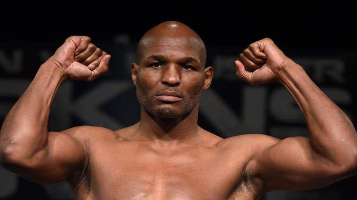 El estadounidense Bernard Hopkins se despedirá del ring después de 28 años de carrera y a los 51 años, en un último combate frente a su compatriota Joe Smith el 17 de diciembre del 2o16, en Los Ángeles.