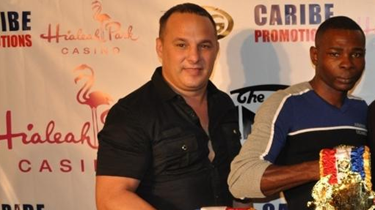 Boris Arencibia is pictured with boxer Guillermo Rigondeaux.