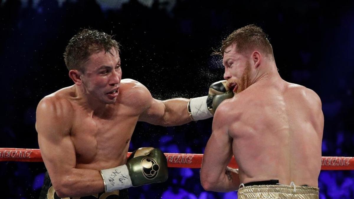 GENNADY GOLOVKIN le conecta a Canelo Álvarez en la pelea celebrada el 17 de septiembre del 2017 en Las Vegas.