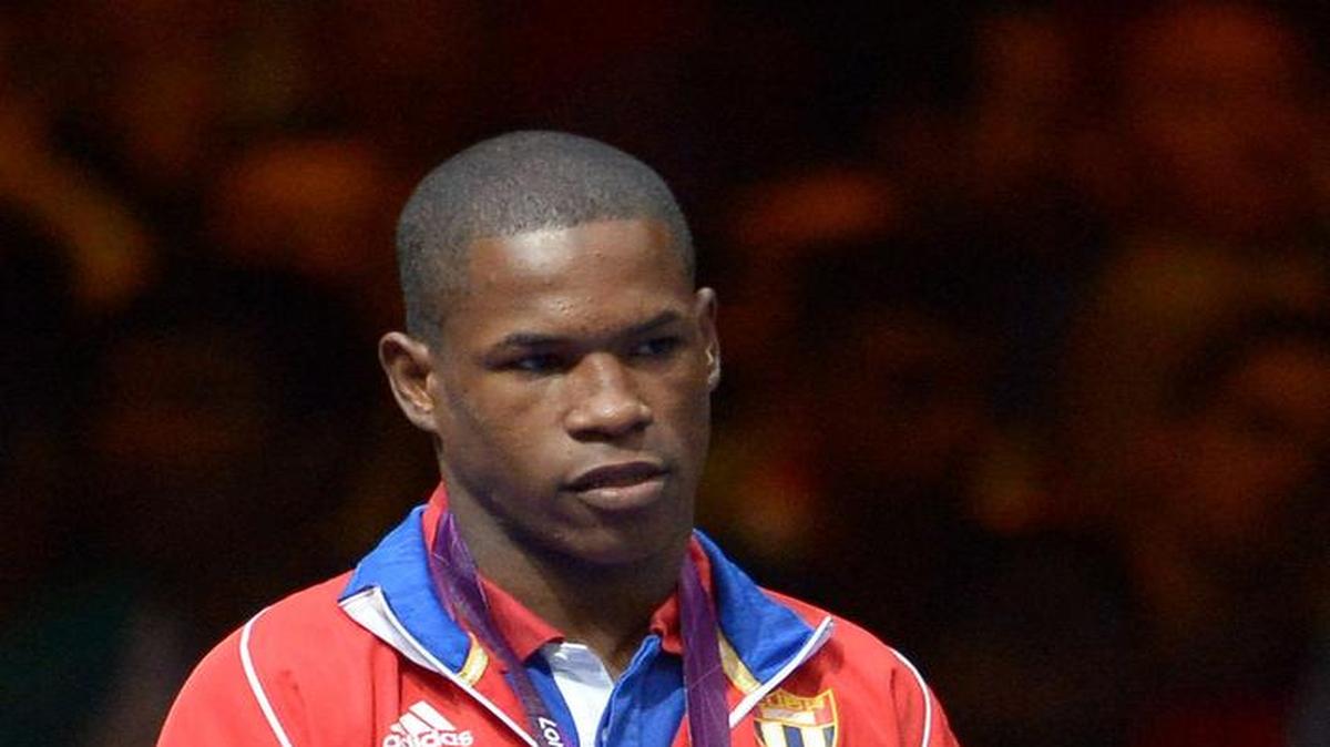 
Yasniel Toledo López con su medalla de bronce en la Olimpiada de Londres el 12 de agosto del 2012. 
