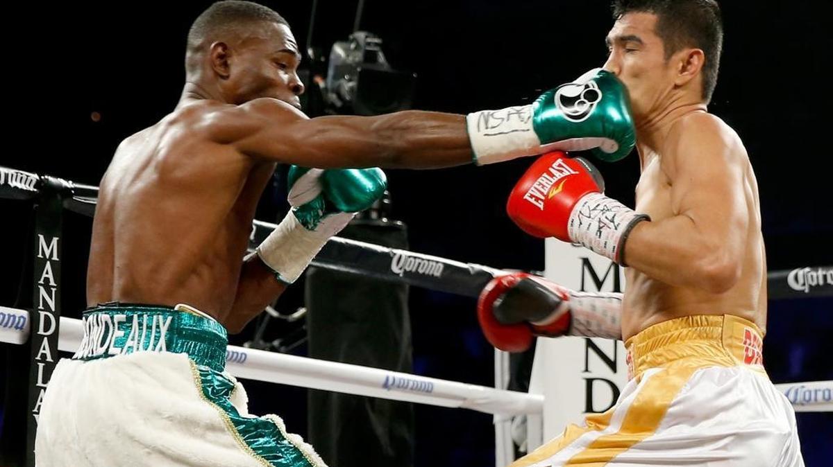 GUILLERMO RIGONDEAUX durante su pelea contra Drian Francisco el 21 de noviembre en Las Vegas.