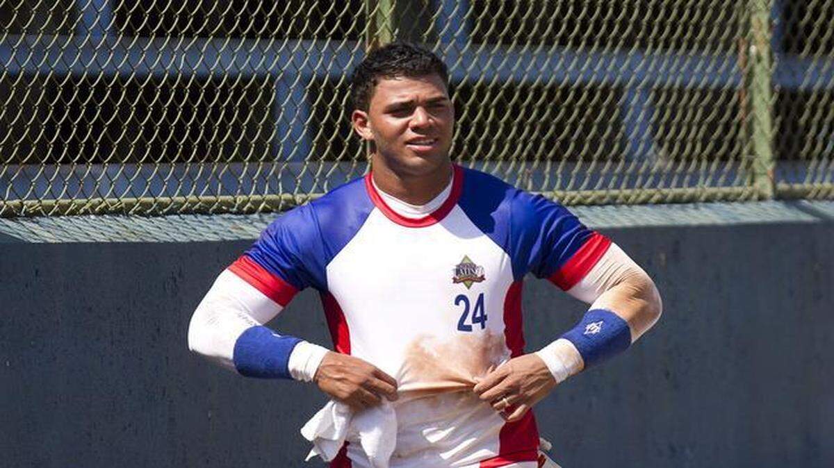 
YOAN MONCADA al finalizar un entrenamiento en Ciudad de Guatemala en diciembre del 2014.


