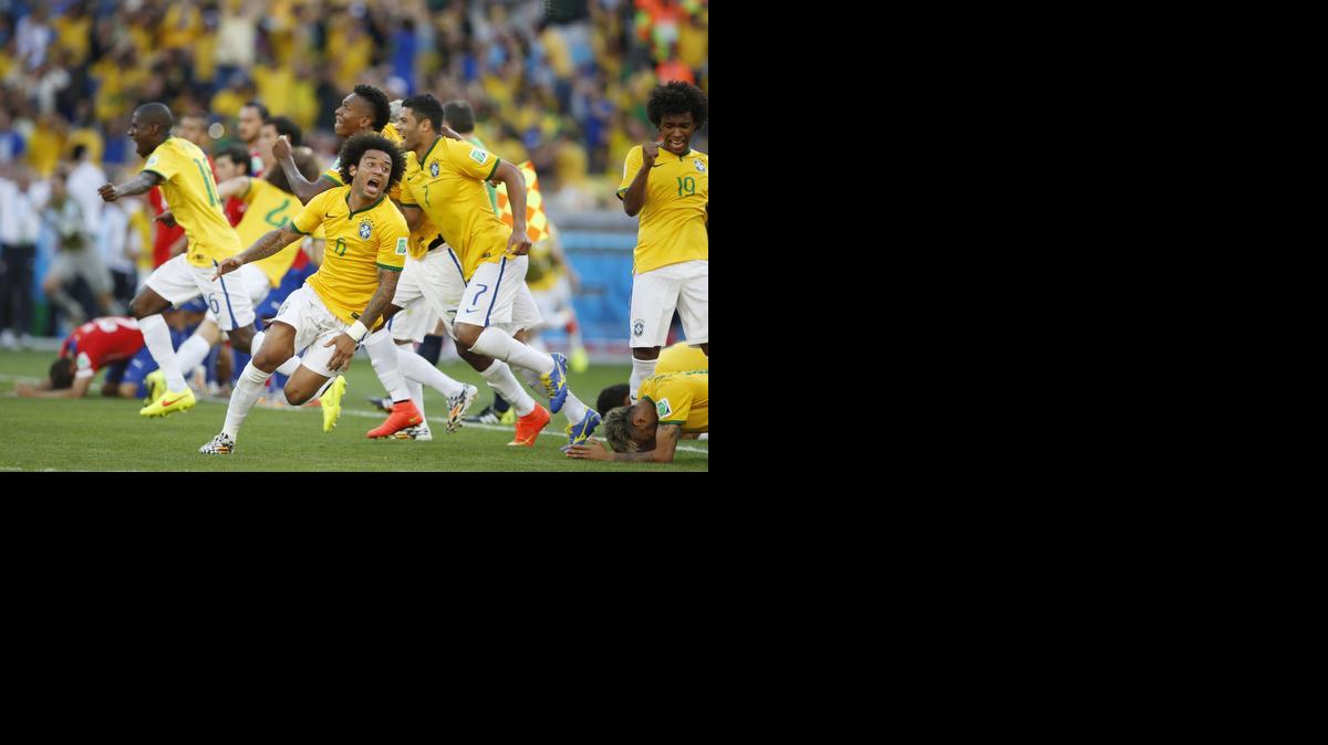 
Marcelo celebra durante el triunfo de Brasil ante Chile en el Mundial 2014.
