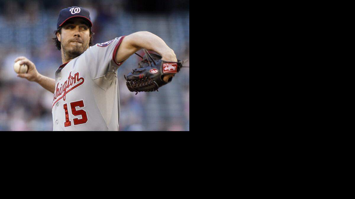 
DAN HAREN lanza contra Arizona en Phoenix en partido del 25 de noviembre del 2013.


