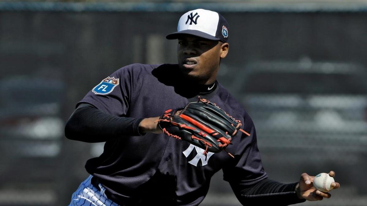 AROLDIS CHAPMAN lanza durante un entrenamiento de primavera el 19 de febrero del 2016 en Tampa.
