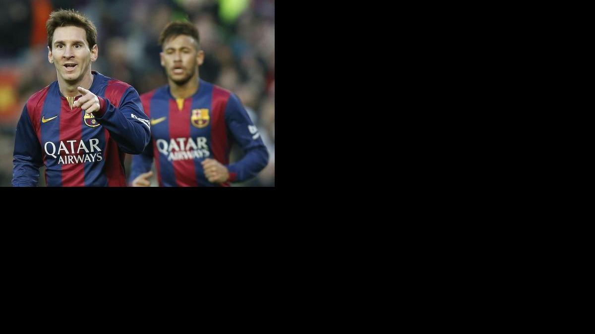 
El delantero argentino del FC Barcelona Lionel Messi celebra su segundo gol ante el Levante, durante el partido de la vigésimo tercera jornada de liga de Primera División que ambos equipos disputan hoy en el Camp Nou. El Barcelona goleó por 5-0 con triplete de Messi y goles de Neymar y Luis Suarez.
