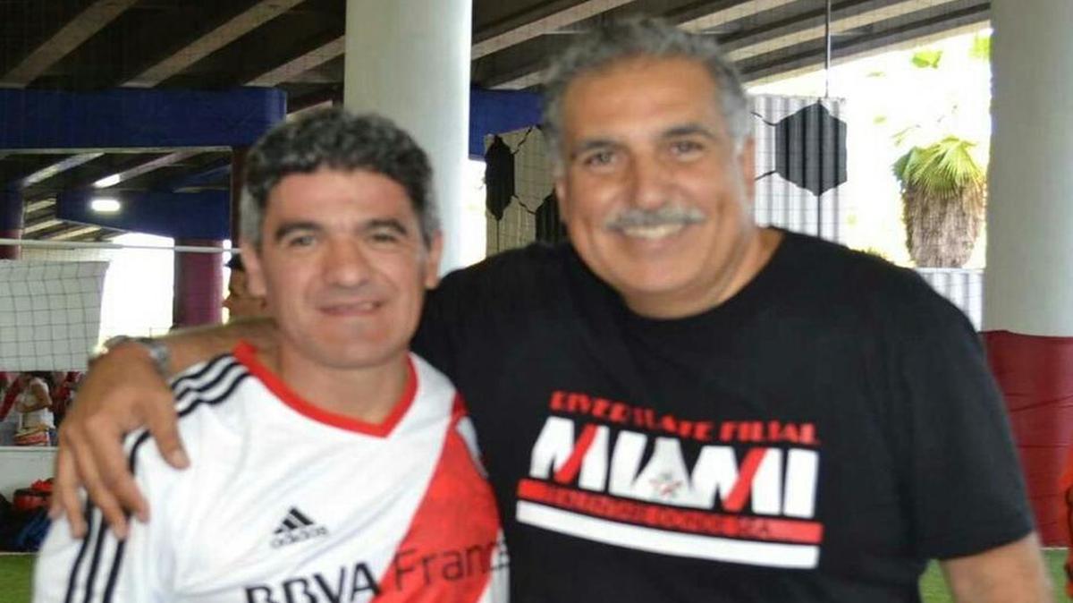 Fernando Fiore (der.) con Ariel Ortega, ídolo del River Plate, en Miami en días pasados.