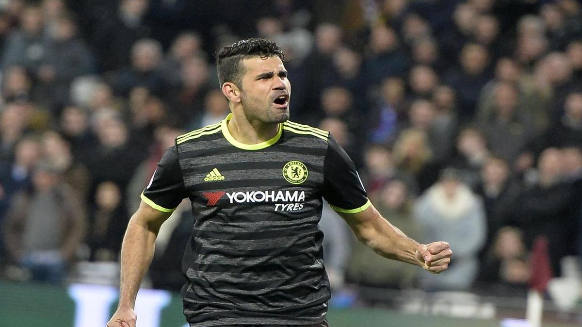 El delantero del Chelsea Diego Costa celebra su gol ante el West Ham United, en el partido de la liga Premier inglesa, celebrado el lunes 6 de marzo de 2017, en Londres.