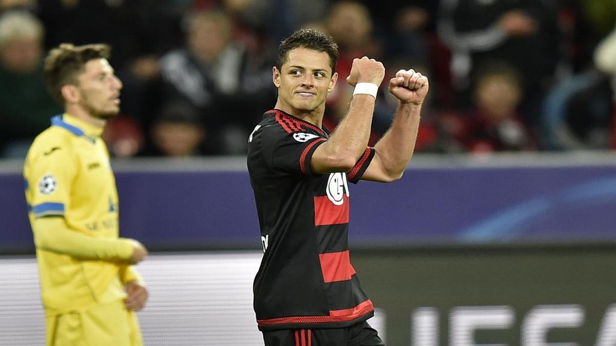 
El mexicano Javier “Chicharito’’ Hernández, celebra su gol para el Bayer Leverkusen en el partido contra el Bate Borisov, el 16 de septiembre del 2015 en la Liga de Campeones.
