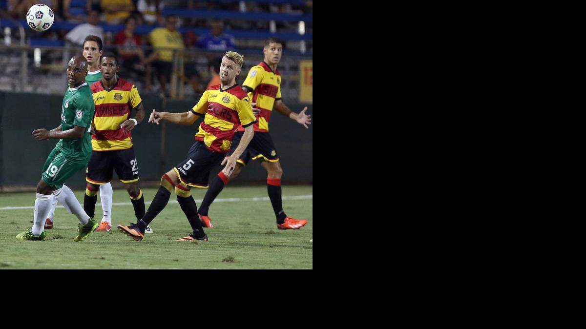 
Los jugadores de los Strikers de Fort Lauderdale en un partido contra el Cosmos de Nueva York, en septiembre del 2013.
