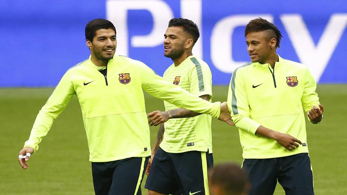 
Luis Suárez, Dani Alves y Neymar (de izq. a der.) en el entrenamiento con Barcelona el 11 de mayo del 2015, en Munich, Alemania.
