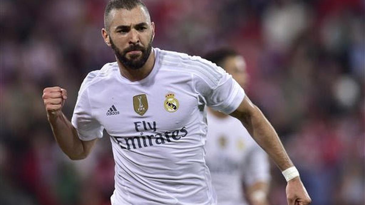 
El jugador de Real Madrid, Karim Benzema, festeja un gol contra Athletic de Bilbao el miércoles, 23 de septiembre de 2015, en Bilbao, España. Real Madrid ganó 2-1.
