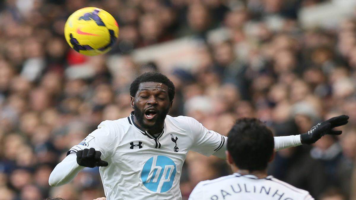 El delantero togolés Emmanuel Adebayor cuando defendía los colores del Tottenham de la Liga Premier de Inglaterra en febrero del 2014.