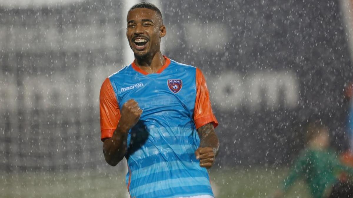 El brasileño Stéfano Pinho celebra uno de los goles del Miami FC contra el FC Edmonton, la noche del sábado 28 de octubre del 2017 en el Riccardo Silva Stadium (FIU) en Miami.