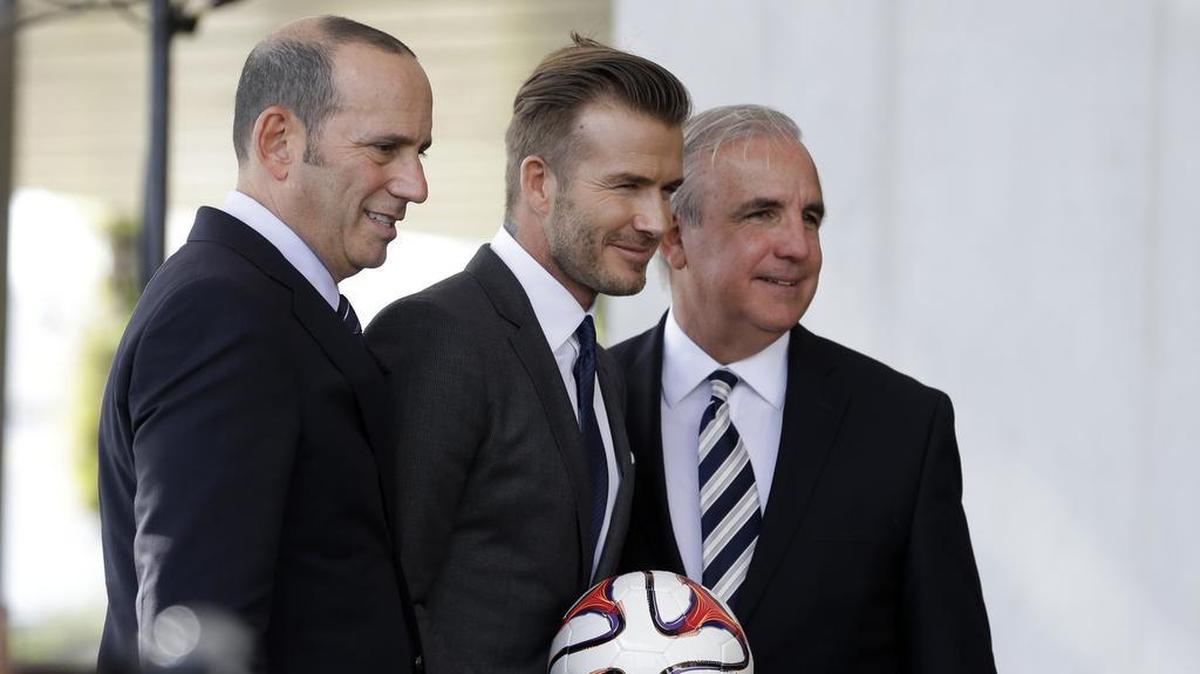 El comisionado de MLS Dan Garber, David Beckham y el alcalde de Miami Dade Carlos Giménez (de izq. a der.), en la presentación de la candidatura de un equipo de la MLS en Miami, el 5 de febrero del 2014.
