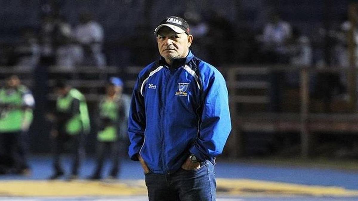 El entrenador Walter Claverí asumió este lunes como director técnico de la selección de fútbol de Guatemala para enfrentar la cuarta fase de la clasificatoria de Concacaf al Mundial de Rusia-2018.