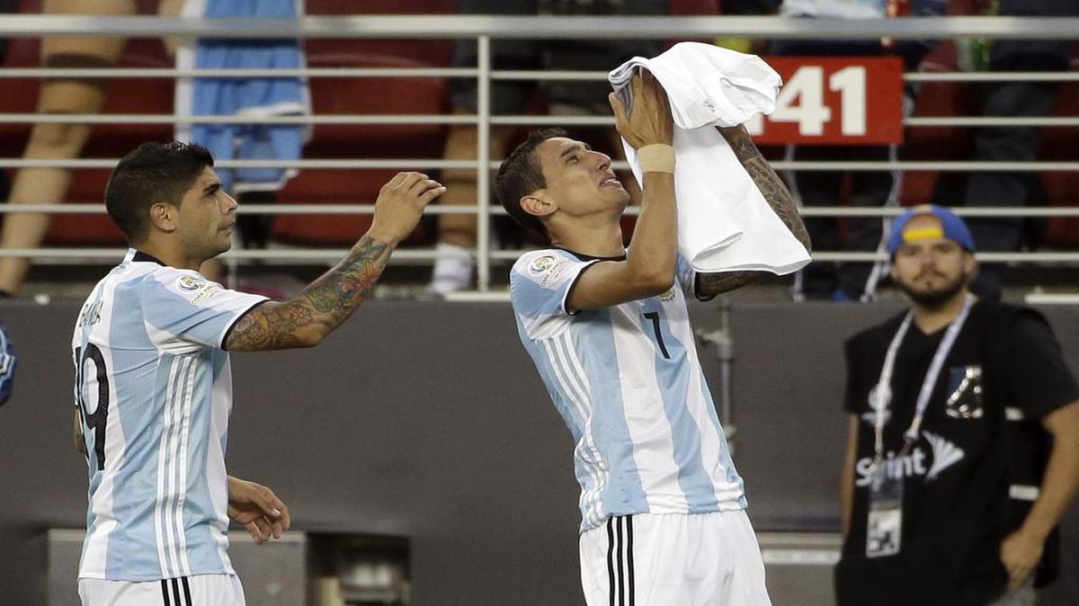 Angel Di María celebra su gol para Argentina en el partido ante Chile en la Copa América, el 6 de junio del 2016 en Santa Clara, California.
