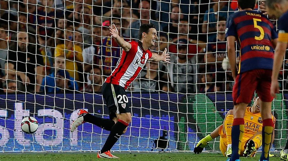 
Aritz Aduriz, celebra el gol del empate del Athletic Bilbao contra el Barcelona, el lunes.
