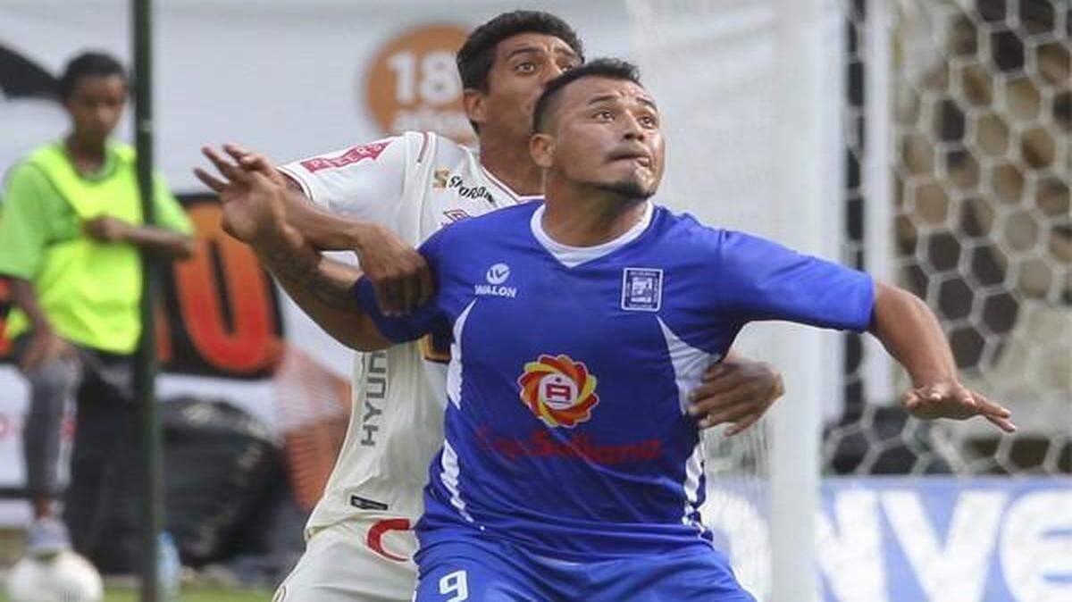 
Roberto Jiménez (#9) es uno de dos jugadores de Alianza Atlético de Sullana que fueron separados del equipo 30 días por estar pasados de peso.
