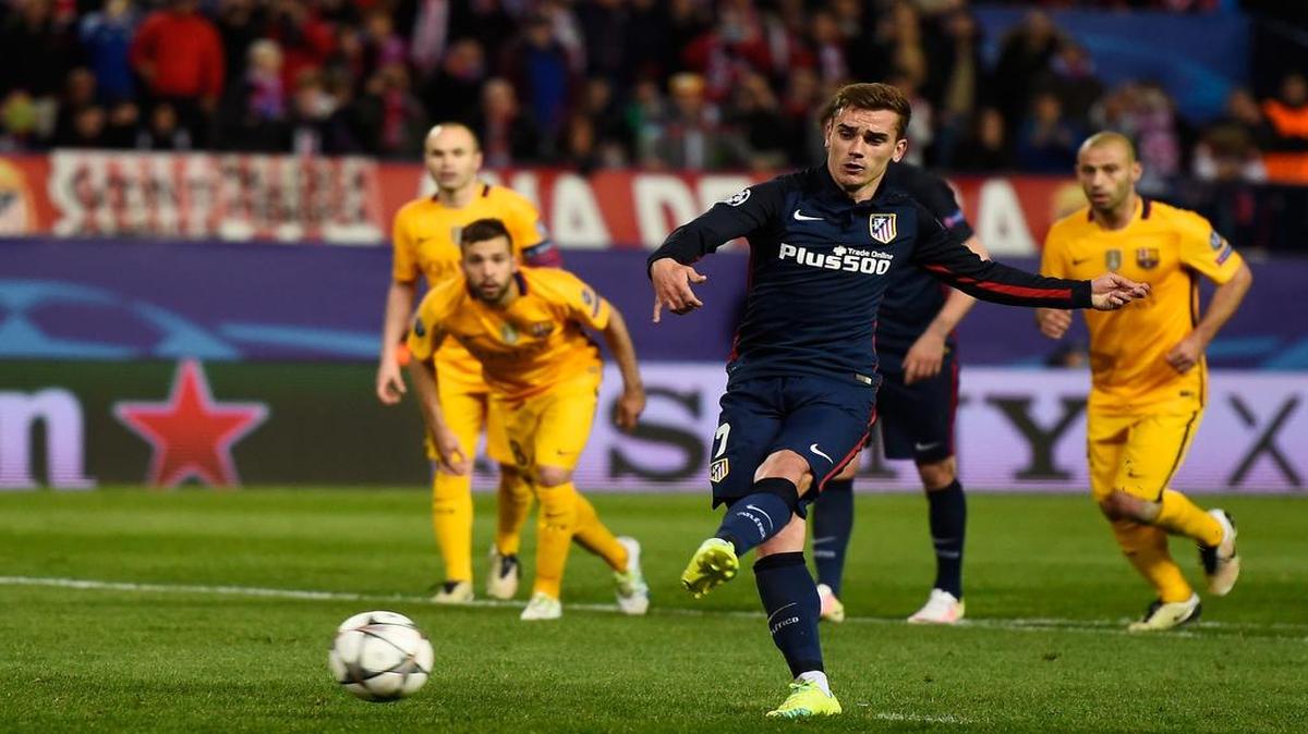 El delantero francés del Atlético de Madrid, Antoine Griezmann fue el autor de los dos goles de la victoria 2-0 ante el Barcelona, en el partido de vuelta de la Liga de Campeones, celebrado el 13 de abril del 2016 en Madrid.