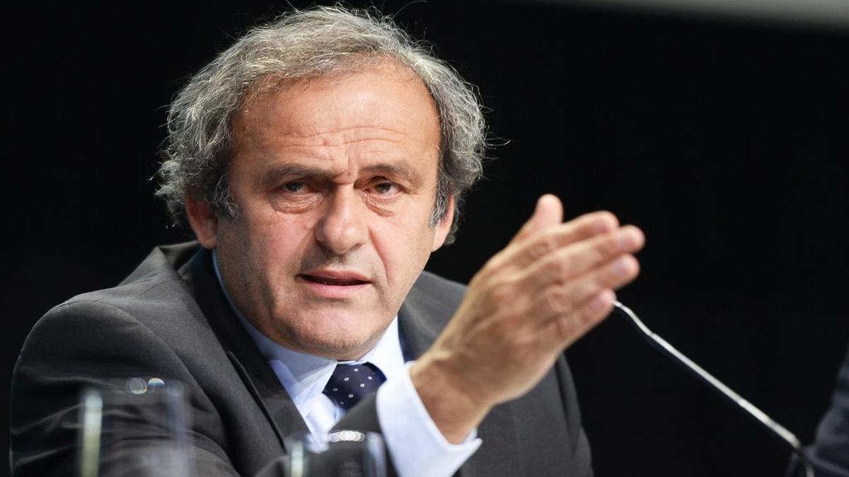 El suspendido presidente de la UEFA, el francés Michel Platini, durante una rueda de prensa celebrada en el hotel Kameha en Zúrich, Suiza el 28 de mayo de 2015. 