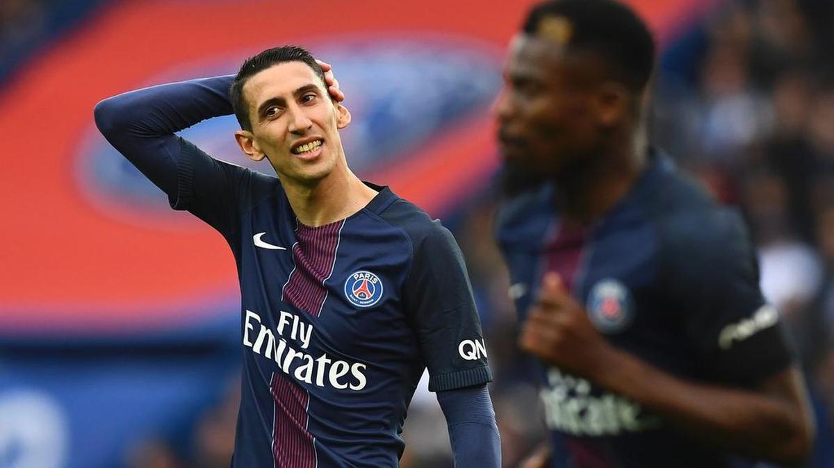 Esta foto de archivo tomada el 22 de abril de 2017 muestra el delantero argentino Angel Di Maria de París Saint-Germain reaccionando durante el partido de fútbol francés L1 entre París Saint-Germain y Montpellier en el estadio Parc des Princes en París.