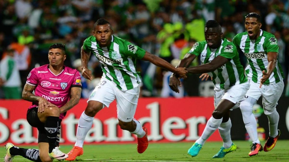El colombiano Miguel Borja (centro) celebra tras anotar el gol que le dio el triunfo 1-0 al Atlético Nacional ante Independiente del Valle, en el partido de vuelta de la Copa Libertadores, celebrado el 27 de julio del 2016 en Medellín, Colombia.