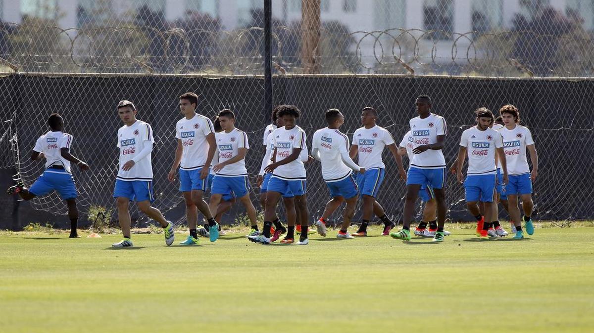 Jugadores colombianos participan en un entrenamiento del miércoles 1 de junio de 2016, en San José, California.
