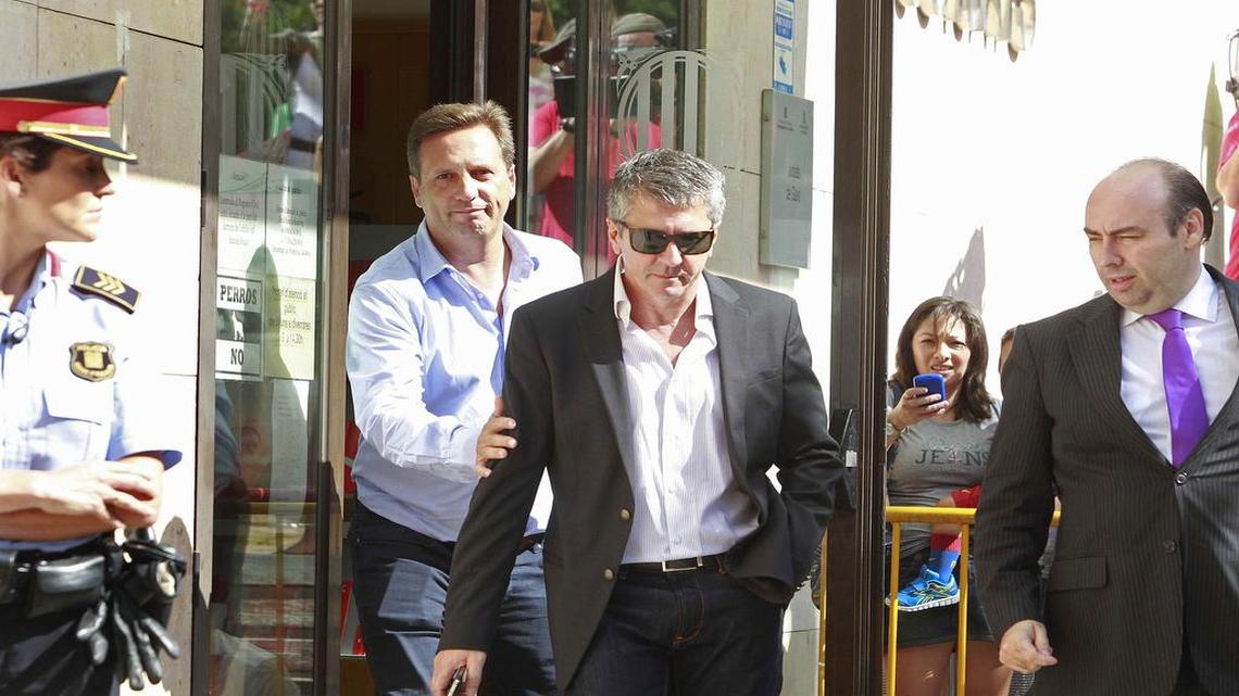 Jorge Horacio Messi, padre de Lionel Messi, sale de una corte española el 27 de septiembre del 2013.