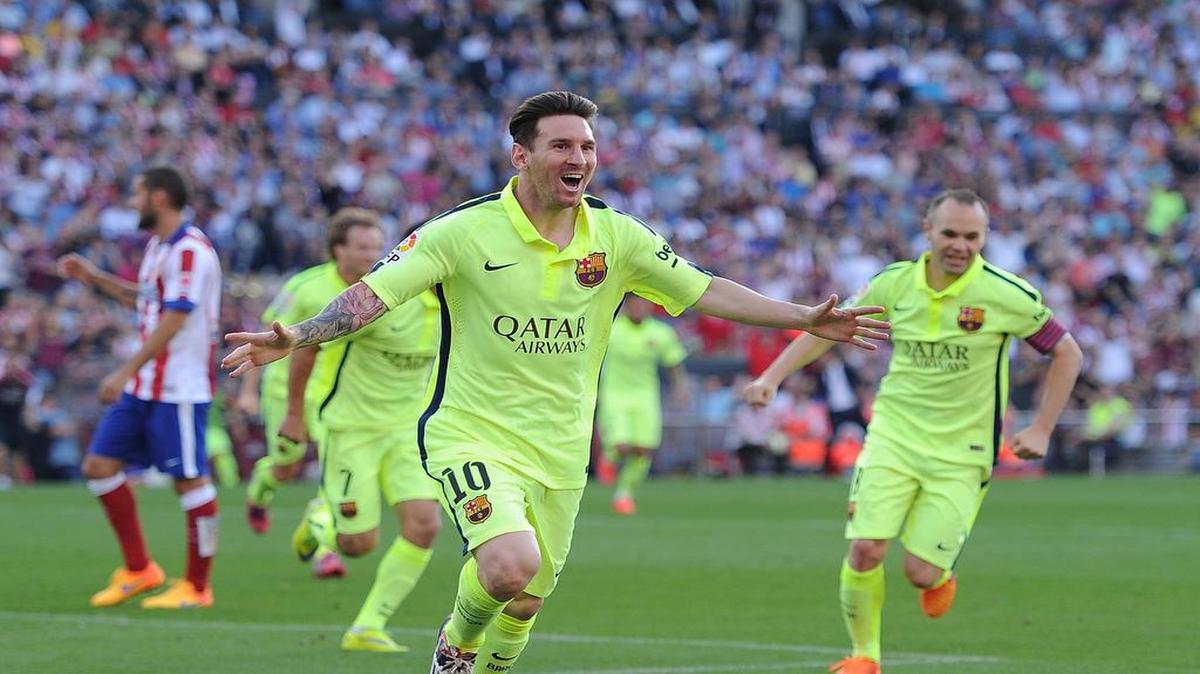 
Lionel Messi celebra tras anotar el gol que le dio el triunfo 1-0 al Barcelona ante el Atlético de Madrid, el domingo 17 de mayo del 2015, en el estadio Vicente Calderón en la capital española.

