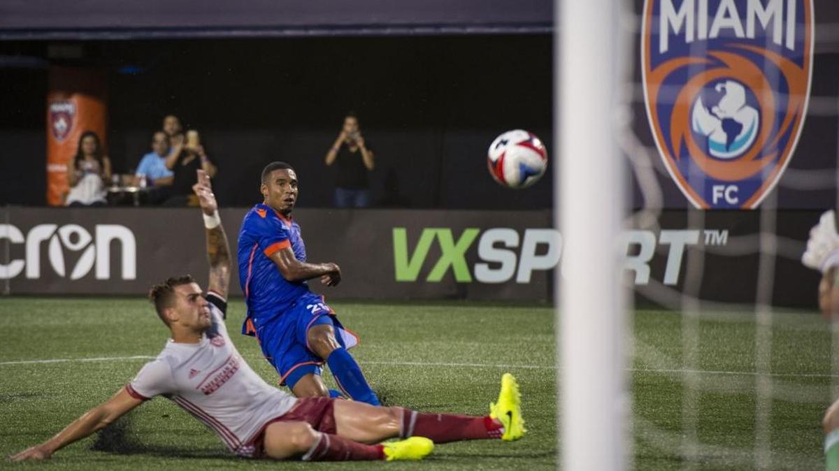 Stefano Pinho, del Miami FC, dispara en el partido contra Atlanta United FC, en la US Open Cup, el 28 de junio pasado.
