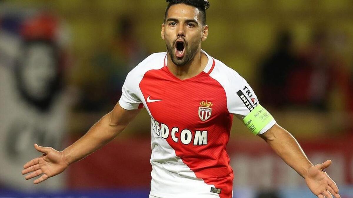 El delantero colombiano Radamel Falcao, del AS Mónaco, celebra luego de haber anotado un gol en la Liga Francesa contra el Montpellier, en el estadio Louis II Stadium, en Mónaco el sábado 21 de octubre del 2016.