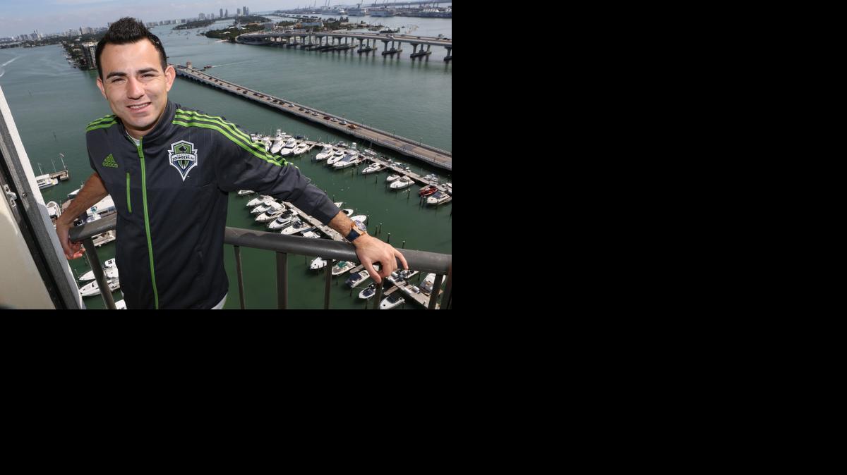 
Marco Pappa, de los Sounders de Seattle, en su visita a Miami el lunes pasado para promover la temporada 2015 de la MLS.
