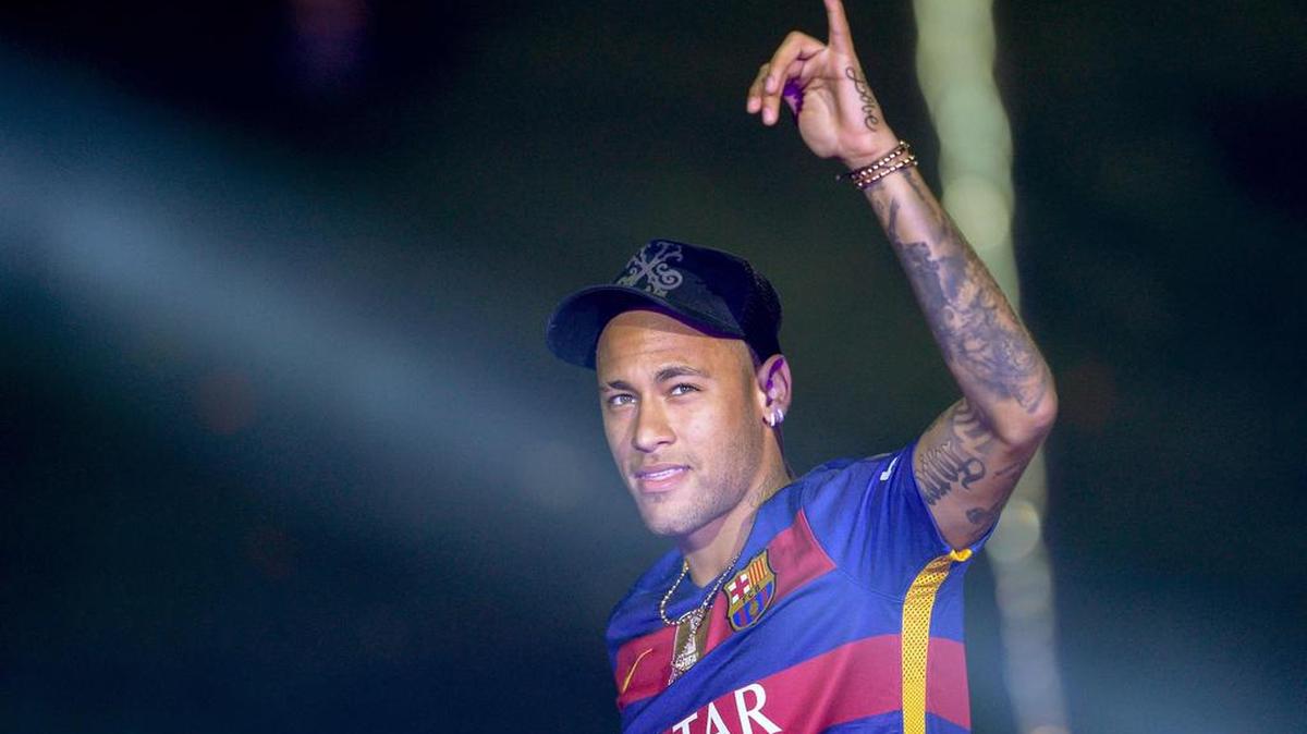 El ‘10' de Neymar tiene nuevo dueño, aunque de cierta forma se queda en la familia. Lo usará Lucas Lima, el mediocampista del Santos.