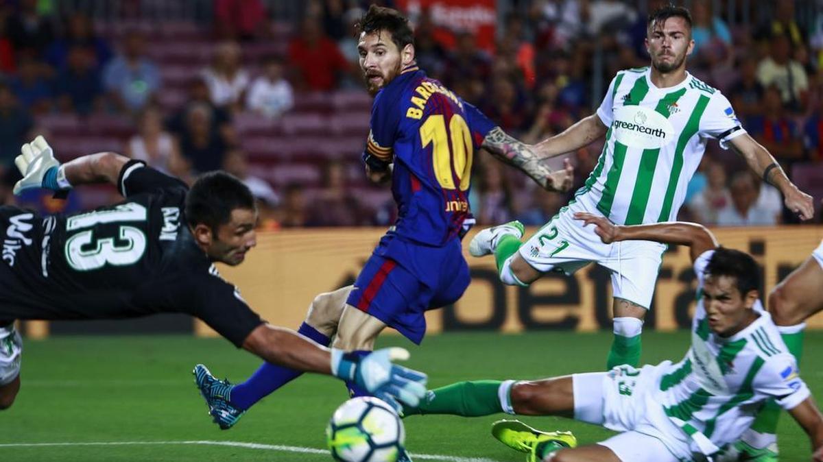 El Barcelona derrotó 2-0 al Betis n la primera jornada de la Liga española, en un partido convertido en homenaje a las víctimas de los atentados en la capital catalana y Cambrils, que causaron 14 muertos y decenas de heridos, el 20 de agosto del 2017.