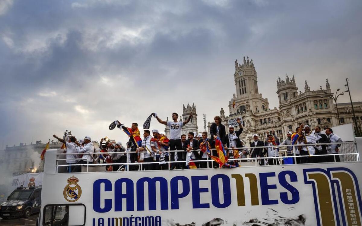 Los jugadores del Real Madrid a su llegada a la plaza de Cibeles en la capital española, tras ganar su undécimo título en la Liga de Campeones, el 29 de mayo del 2016.