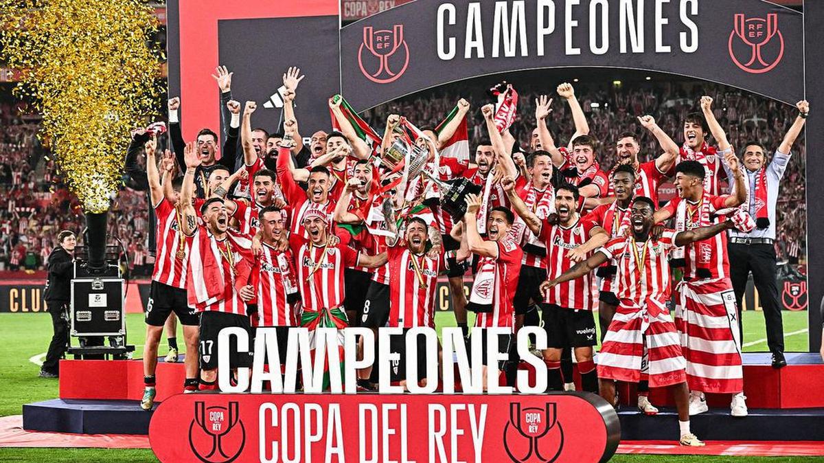 El Athletic Club celebra tras derrotar a Mallorca en los penaltis y conquistar la Copa del Rey este 6 de abril en Sevilla