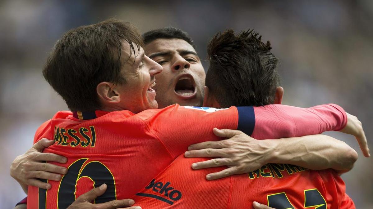 
 El delantero argentino del FC Barcelona Lionel Andrés Messi (i) celebra con sus compañeros, Neymar da Silva y Rafa Alcantara (c), el gol marcado ante el Espanyol, el 25 de abril.


