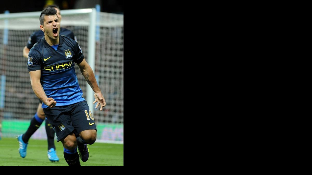 
El delantero argentino del Manchester City Sergio Agüero celebra su gol ante el Aston Villa.


