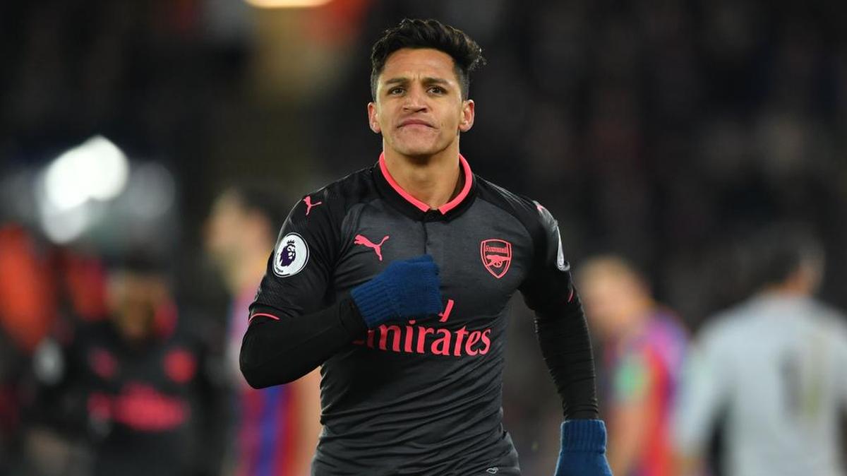 El delantero de Arsenal Alexis Sánchez celebra tras anotar un gol para su equipo en el partido ante Crystal Palace, celebrado el 28 de diciembre de 2017 en Londres.